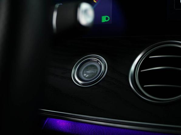 Mercedes-Benz E-Класс V (W213 S213 C238) Рестайлинг с пробегом 2021 года, цена 4 999 434 рубля, 65712 км, седан, Автокод Объявления