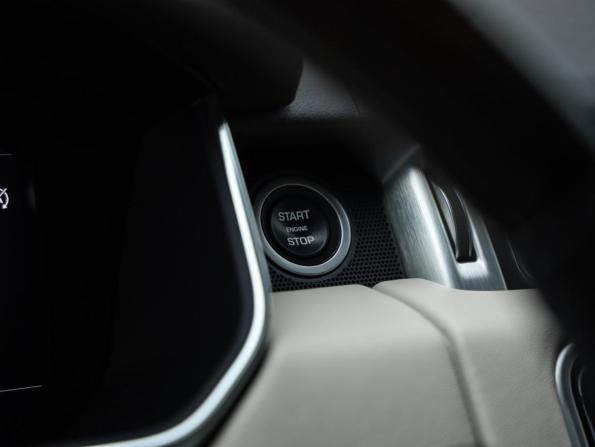 Land Rover Range Rover IV Рестайлинг с пробегом 2018 года, цена 4 599 000 рублей, 229799 км, внедорожник, Автокод Объявления