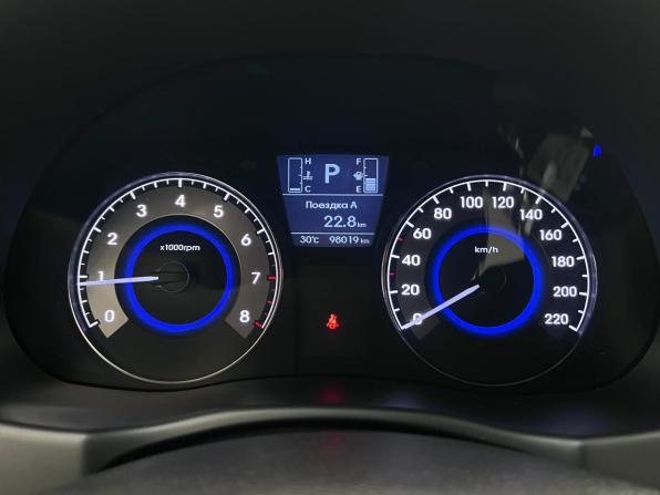 Hyundai Solaris I Рестайлинг с пробегом 2015 года, цена 1 090 000 рублей, 97970 км, хэтчбек, Автокод Объявления