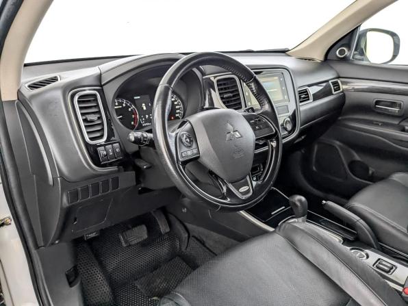 Mitsubishi Outlander III Рестайлинг 2 с пробегом 2018 года, цена 1 875 000 рублей, 213152 км, внедорожник, Автокод Объявления