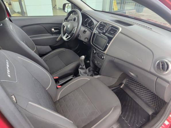 Renault Sandero II Рестайлинг с пробегом 2018 года, цена 920 600 рублей, 122636 км, хэтчбек, Автокод Объявления