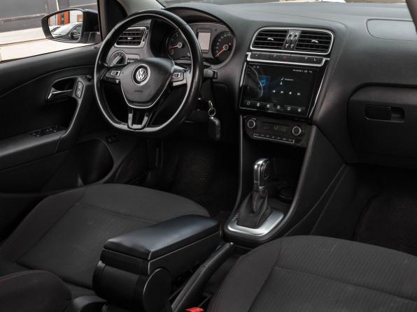 Volkswagen Polo V Рестайлинг с пробегом 2017 года, цена 1 245 000 рублей, 133650 км, седан, Автокод Объявления
