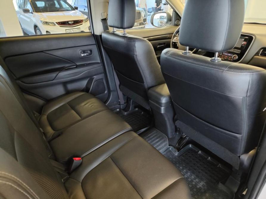 Mitsubishi Outlander III Рестайлинг 2 Санкт-Петербург  - изображение 9
