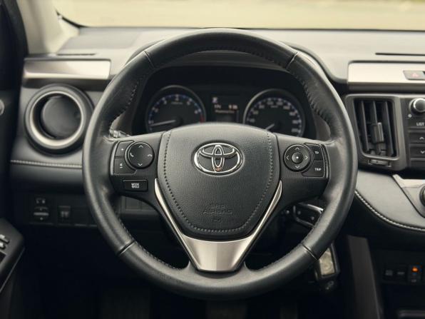 Toyota RAV4 IV (XA40) Рестайлинг с пробегом 2018 года, цена 2 200 000 рублей, 145000 км, внедорожник, Автокод Объявления