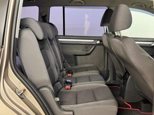 Volkswagen Touran I Рестайлинг 2 с пробегом 2012 года, цена 880 000 рублей, 160966 км, компактвэн, Автокод Объявления