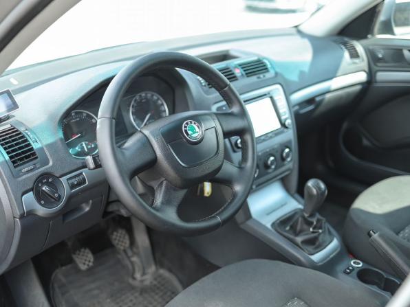 Skoda Octavia II (A5) Рестайлинг с пробегом 2013 года, цена 649 000 рублей, 190188 км, лифтбек, Автокод Объявления