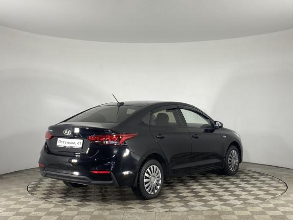 Hyundai Solaris II с пробегом 2017 года, цена 990 000 рублей, 136368 км, седан, Автокод Объявления