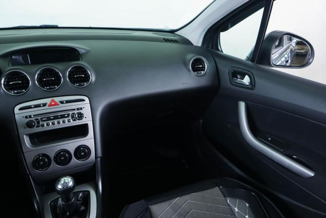 Peugeot 408 I с пробегом 2017 года, цена 1 229 000 рублей, 107700 км, седан, Автокод Объявления