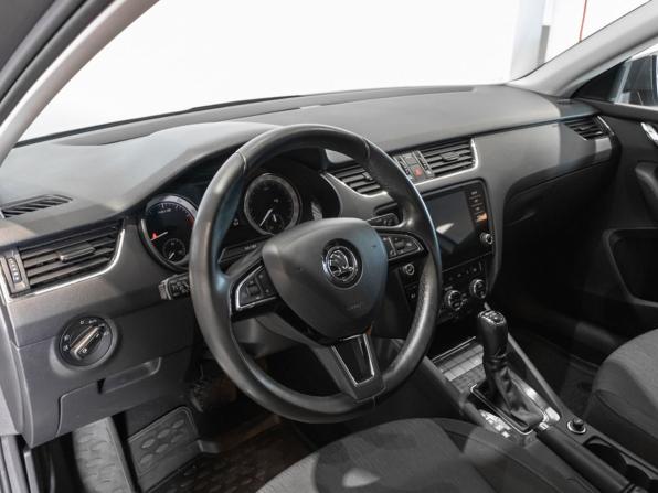Skoda Octavia III (A7) Рестайлинг с пробегом 2017 года, цена 1 650 000 рублей, 105614 км, лифтбек, Автокод Объявления