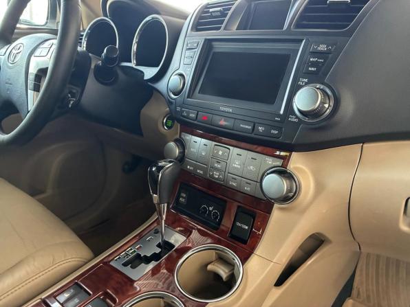 Toyota Highlander II (XU40) Рестайлинг с пробегом 2011 года, цена 1 725 000 рублей, 210000 км, внедорожник, Автокод Объявления