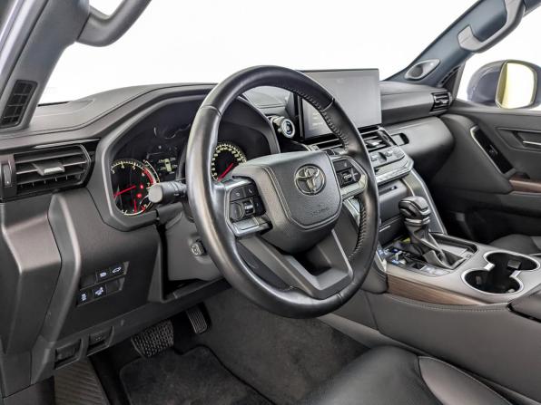 Toyota Land Cruiser 300 Series с пробегом 2022 года, цена 10 600 000 рублей, 38237 км, внедорожник, Автокод Объявления