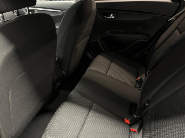 Kia Rio IV Рестайлинг с пробегом 2020 года, цена 1 465 000 рублей, 129186 км, седан, Автокод Объявления