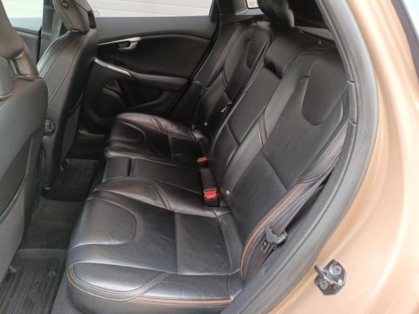 Volvo V40 Cross Country I с пробегом 2013 года, цена 949 000 рублей, 241480 км, хэтчбек, Автокод Объявления