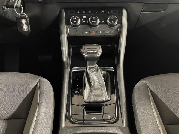 Skoda Karoq I с пробегом 2022 года, цена 2 489 000 рублей, 60491 км, внедорожник, Автокод Объявления