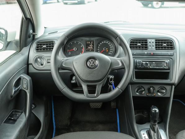 Volkswagen Polo V Рестайлинг с пробегом 2017 года, цена 949 000 рублей, 128537 км, седан, Автокод Объявления