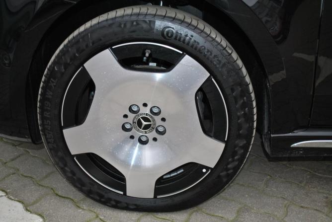 Mercedes-Benz V-Класс III (W447) Рестайлинг 2 с пробегом 2025 года, цена 13 490 000 рублей, 700 км, минивэн, Автокод Объявления
