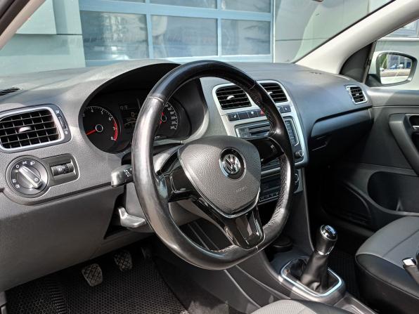 Volkswagen Polo V Рестайлинг с пробегом 2017 года, цена 1 277 000 рублей, 153780 км, седан, Автокод Объявления