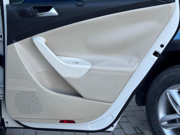 Volkswagen Passat B6 с пробегом 2009 года, цена 895 000 рублей, 261000 км, универсал, Автокод Объявления