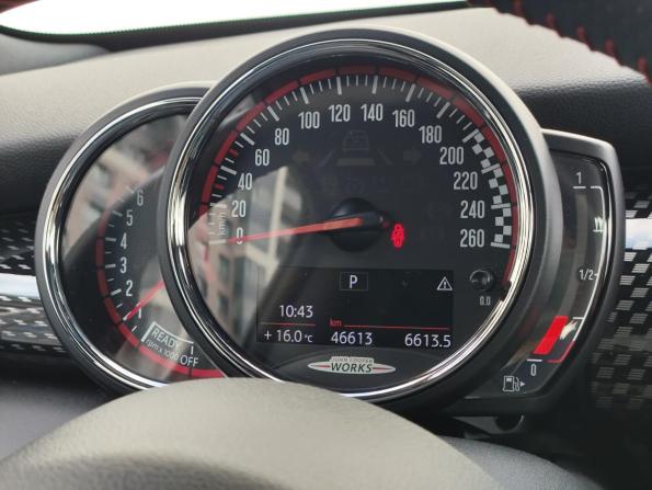 Mini Hatch III (F55/F56) Рестайлинг с пробегом 2018 года, цена 3 299 000 рублей, 46613 км, хэтчбек, Автокод Объявления