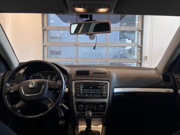 Skoda Octavia II (A5) Рестайлинг с пробегом 2011 года, цена 1 080 000 рублей, 316707 км, универсал, Автокод Объявления