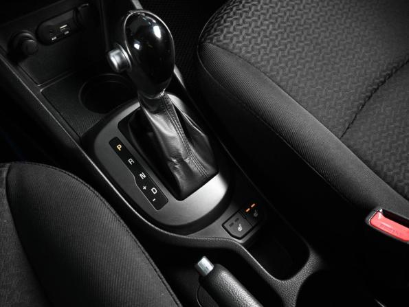 Kia Rio III Рестайлинг с пробегом 2016 года, цена 990 000 рублей, 182955 км, хэтчбек, Автокод Объявления