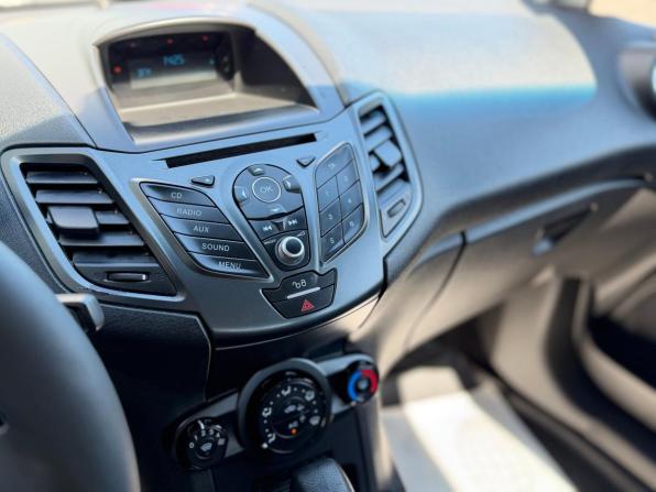 Ford Fiesta Mk6 Рестайлинг с пробегом 2015 года, цена 820 000 рублей, 137400 км, седан, Автокод Объявления