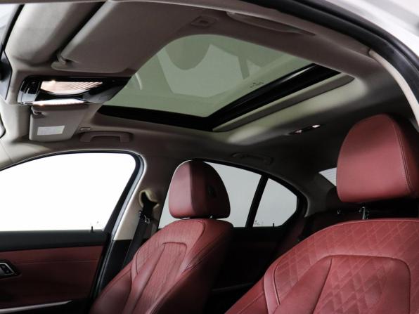 BMW 3 серии VII (G2x) Рестайлинг с пробегом 2024 года, цена 4 647 000 рублей, 34115 км, седан, Автокод Объявления