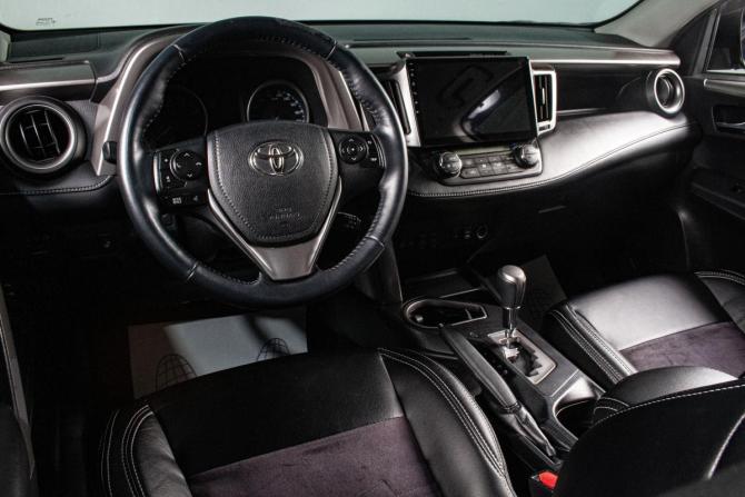 Toyota RAV4 IV (XA40) Рестайлинг с пробегом 2018 года, цена 2 749 000 рублей, 135000 км, внедорожник, Автокод Объявления