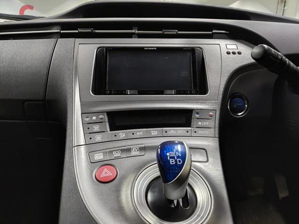 Toyota Prius III Рестайлинг (XW30) с пробегом 2015 года, цена 1 280 000 рублей, 114561 км, лифтбек, Автокод Объявления