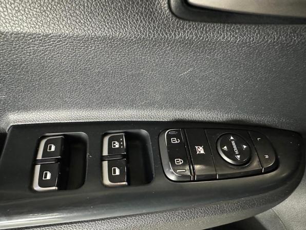 Kia Rio IV с пробегом 2018 года, цена 1 360 000 рублей, 141500 км, хэтчбек, Автокод Объявления