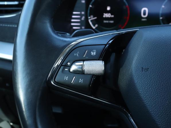 Skoda Octavia IV (A8) с пробегом 2020 года, цена 2 490 000 рублей, 87171 км, лифтбек, Автокод Объявления