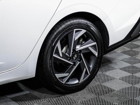 Hyundai Elantra VII (CN7) Рестайлинг с пробегом 2024 года, цена 2 200 000 рублей, 31881 км, седан, Автокод Объявления