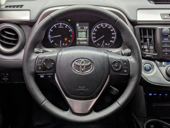 Toyota RAV4 IV (XA40) Рестайлинг с пробегом 2017 года, цена 2 300 000 рублей, 121768 км, внедорожник, Автокод Объявления