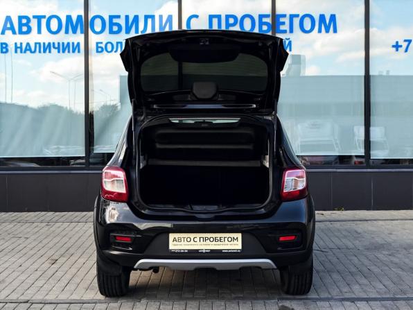 Renault Sandero II с пробегом 2017 года, цена 955 000 рублей, 102801 км, хэтчбек, Автокод Объявления