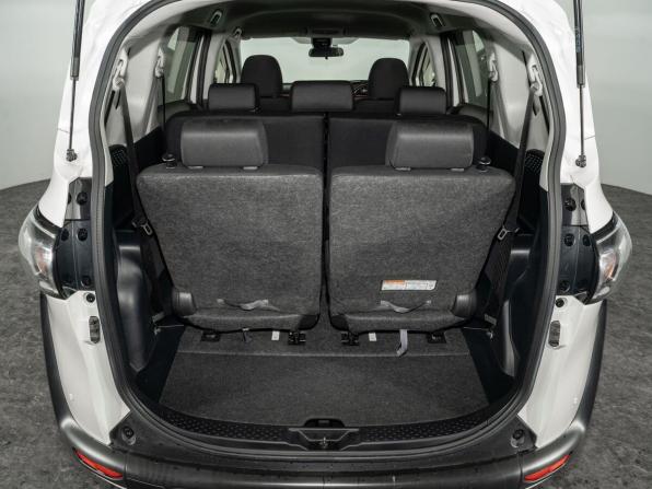 Toyota Sienta II Рестайлинг с пробегом 2021 года, цена 1 585 000 рублей, 45281 км, компактвэн, Автокод Объявления