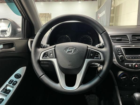 Hyundai Solaris I Рестайлинг с пробегом 2015 года, цена 1 099 000 рублей, 40458 км, седан, Автокод Объявления