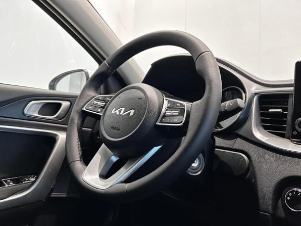 Kia Ceed III Рестайлинг с пробегом 2023 года, цена 1 990 000 рублей, 68026 км, хэтчбек, Автокод Объявления