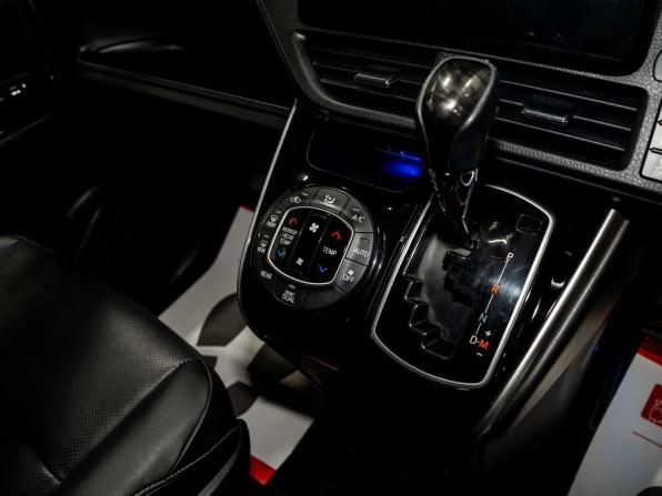 Toyota Esquire I Рестайлинг с пробегом 2017 года, цена 2 250 000 рублей, 112271 км, минивэн, Автокод Объявления