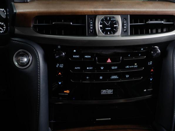 Lexus LX III Рестайлинг 2 с пробегом 2019 года, цена 9 000 000 рублей, 161283 км, внедорожник, Автокод Объявления