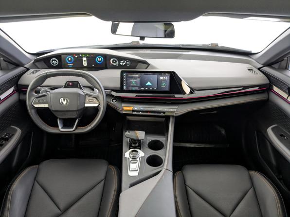 Changan UNI-V I с пробегом 2023 года, цена 2 020 000 рублей, 86774 км, лифтбек, Автокод Объявления
