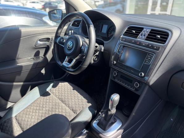 Volkswagen Polo V Рестайлинг с пробегом 2019 года, цена 1 440 000 рублей, 139531 км, седан, Автокод Объявления