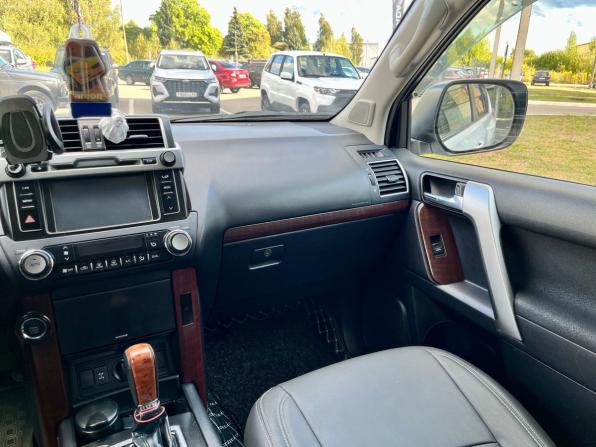 Toyota Land Cruiser Prado 150 Series Рестайлинг 1 с пробегом 2015 года, цена 3 670 000 рублей, 243020 км, внедорожник, Автокод Объявления