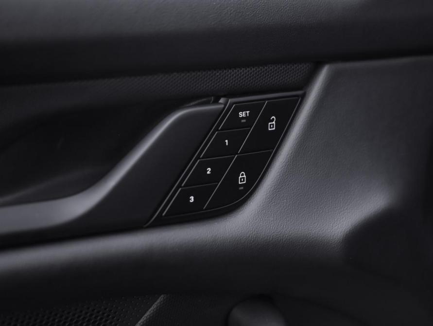 Porsche Taycan I Санкт-Петербург  - изображение 30