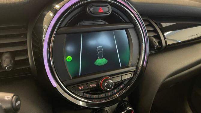 Mini Hatch III (F55/F56) Рестайлинг с пробегом 2019 года, цена 1 499 900 рублей, 151446 км, хэтчбек, Автокод Объявления