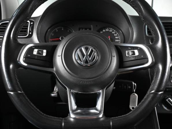 Volkswagen Polo V Рестайлинг с пробегом 2020 года, цена 1 299 000 рублей, 81851 км, седан, Автокод Объявления