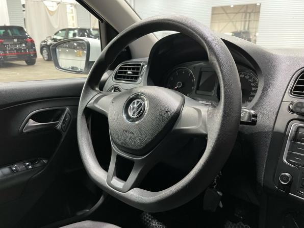 Volkswagen Polo V Рестайлинг с пробегом 2018 года, цена 990 000 рублей, 152200 км, седан, Автокод Объявления