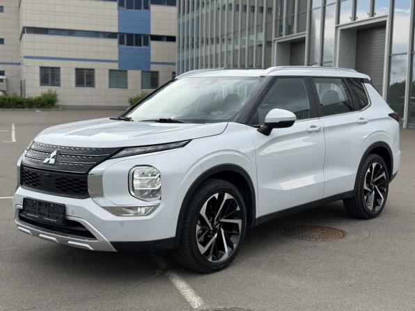 Mitsubishi Outlander IV с пробегом 2023 года, цена 3 850 000 рублей, 30 км, внедорожник, Автокод Объявления