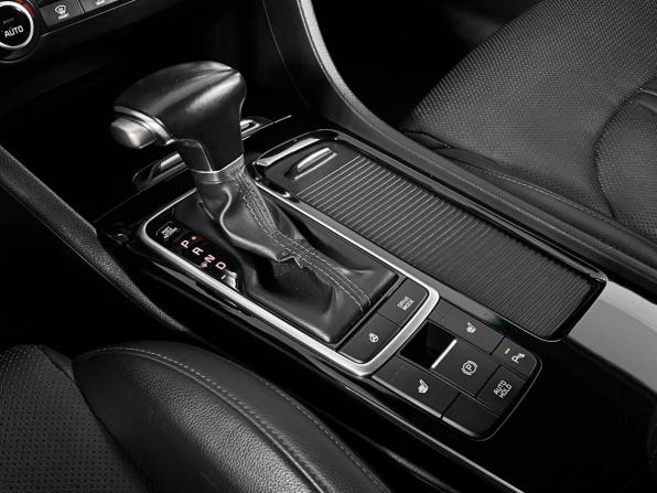 Kia Optima IV Рестайлинг с пробегом 2018 года, цена 1 985 900 рублей, 141550 км, седан, Автокод Объявления