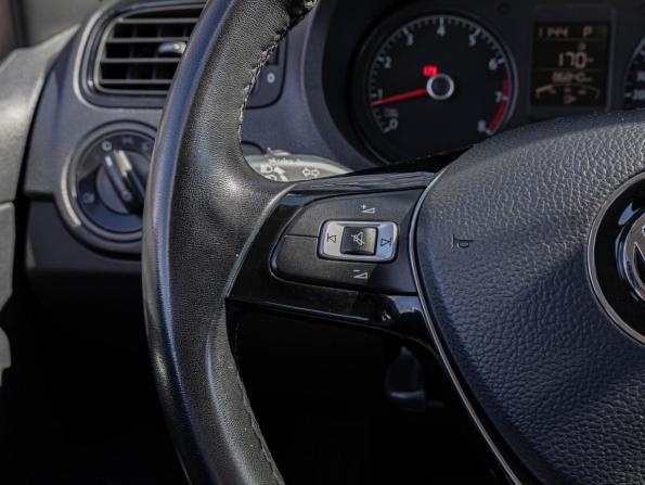 Volkswagen Polo V Рестайлинг с пробегом 2020 года, цена 1 399 000 рублей, 86840 км, седан, Автокод Объявления