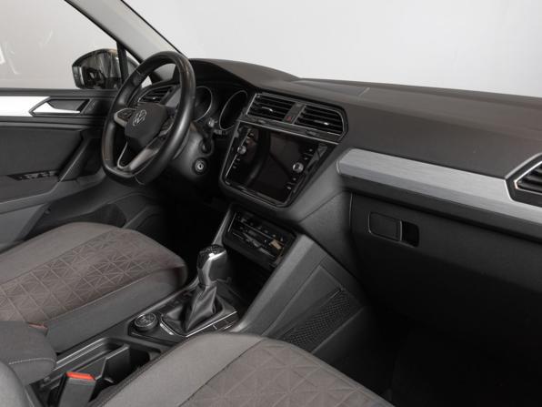 Volkswagen Tiguan II Рестайлинг с пробегом 2021 года, цена 3 295 800 рублей, 115000 км, внедорожник, Автокод Объявления